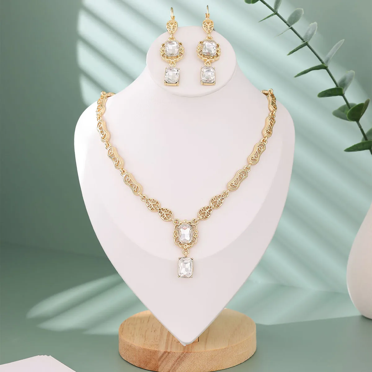 Marokkanischer Stil Halsketten- und Ohrring-Set Luxuriöser Glänzender Rot-Grüner Kristall Quadratischer Anhänger Halskette Statement-Schmuck – Detail 2