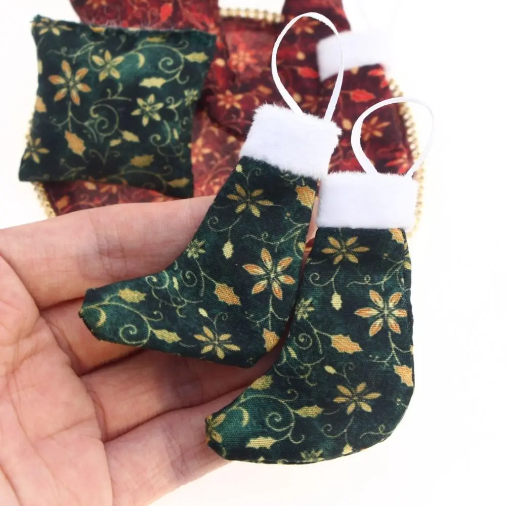 1Set Fabric Mini Christmas Stocking Candy Decor Red Green Christmas Tree Skirt Set Handmade Miniature Size DIY Christmas Decor