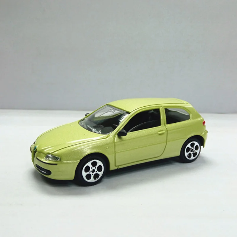 Oryginalny model Alfa Romeo Stelvio Mini z odlewu ciśnieniowego, skala 1:43, stop aluminium, symulacja klasycznego modelu, hobby i kolekcje, pamiątka, ekspozycja.
