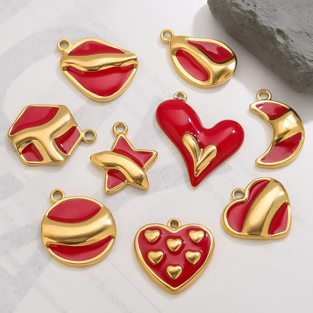 5 Stück Edelstahl-Charms, 18 Karat vergoldet, rotes Herz, Anhänger für DIY-Schmuckherstellung, Ohrring, Halskette, Armband, Großhandel