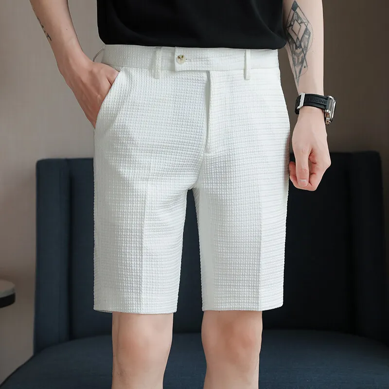 

Пояс из вафельной ткани 2025 года с эластичными маленькими костюмными брюками с пятью центами для мужчин, удобные универсальные мужские повседневные шорты