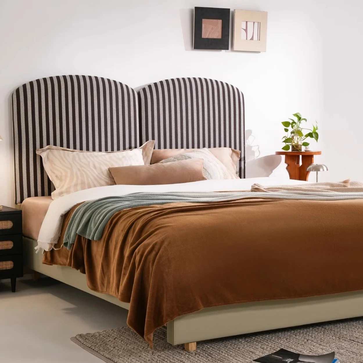 &c American Vintage Retro Style 1.8m Edge-to-Edge Bed Toasted Zebra Striped Fabric Tufted High Back Comfortable for Bedroom