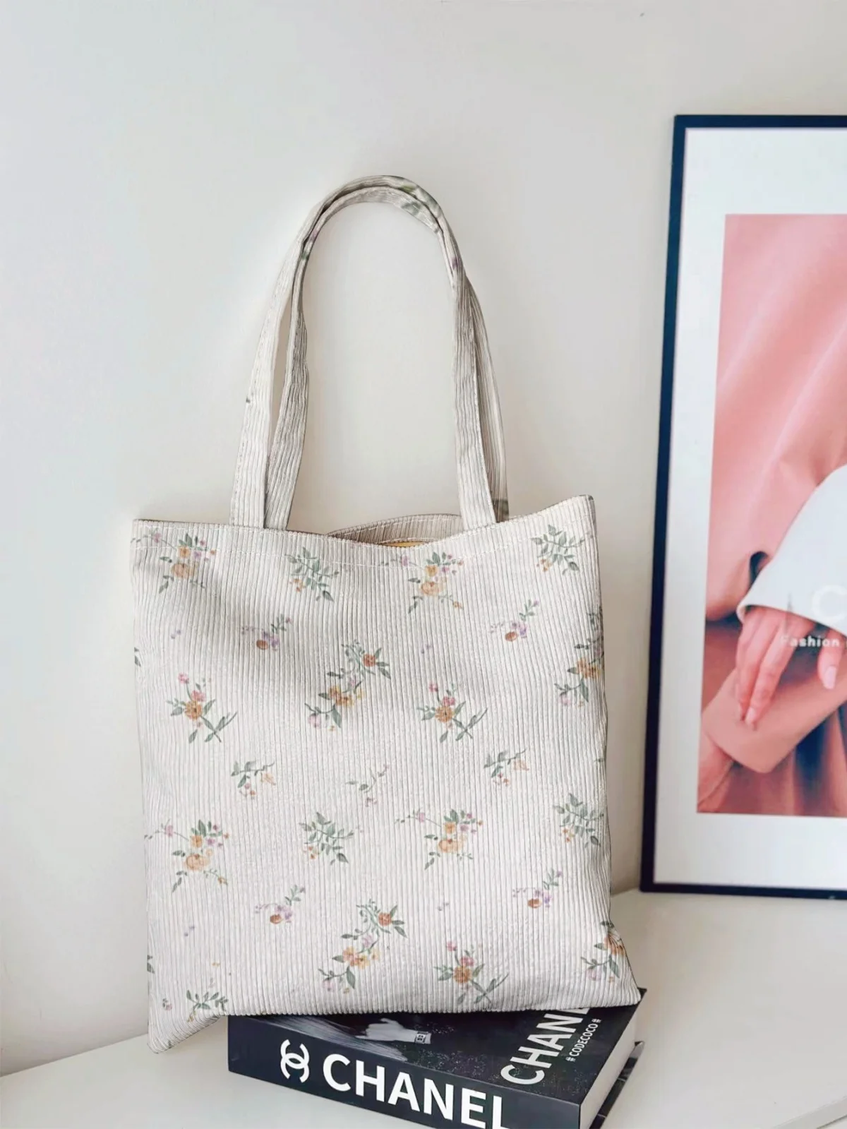 

Corduroy floral tote bag, suitable for daily commuting and shopping, easy to carry various essential items