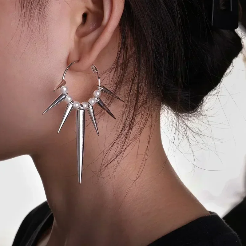 Punk Thorn Hoop Earrings Grunge Rock Gothic Rivets Spikes Circle Ear Studs for Women Stainless Steel Piercing Ear Rings Jewelry