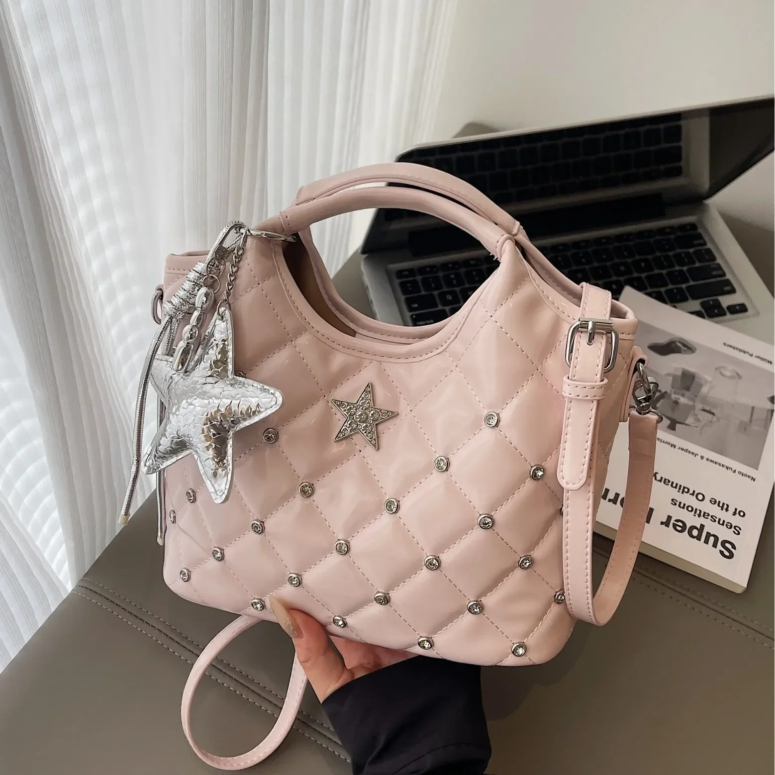 

2025 New Women's Diamond Pattern Bucket Bag Large Capacity Underarm Purse Trendy Versatile for Daily Commute Travel