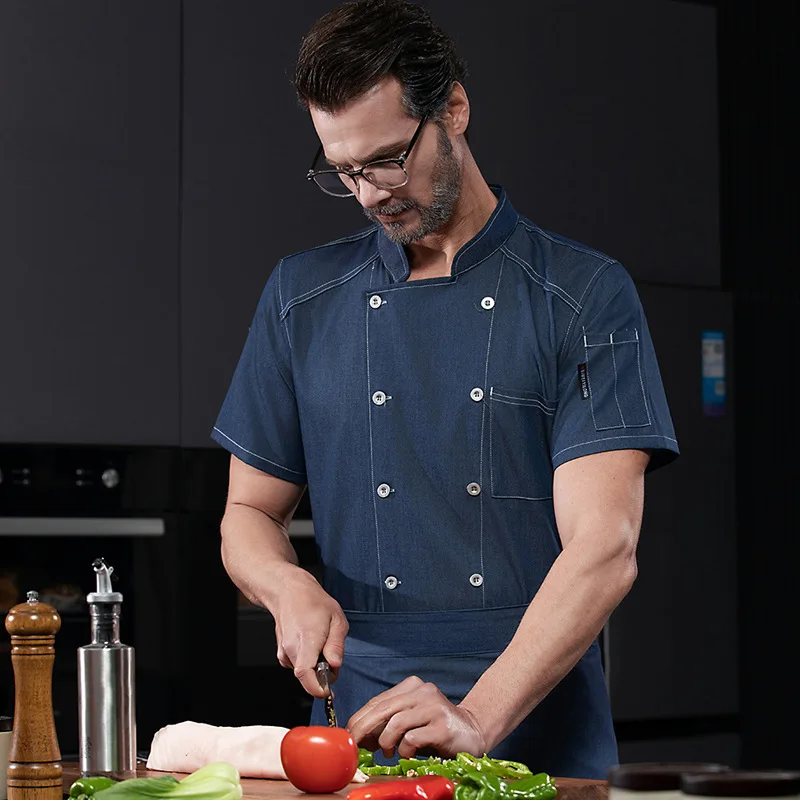 

Высококачественная джинсовая униформа для поваров: летняя, с коротким рукавом, для отелей и ресторанов, тонкая, дышащая, для шеф-поваров и поваров-мастеров.