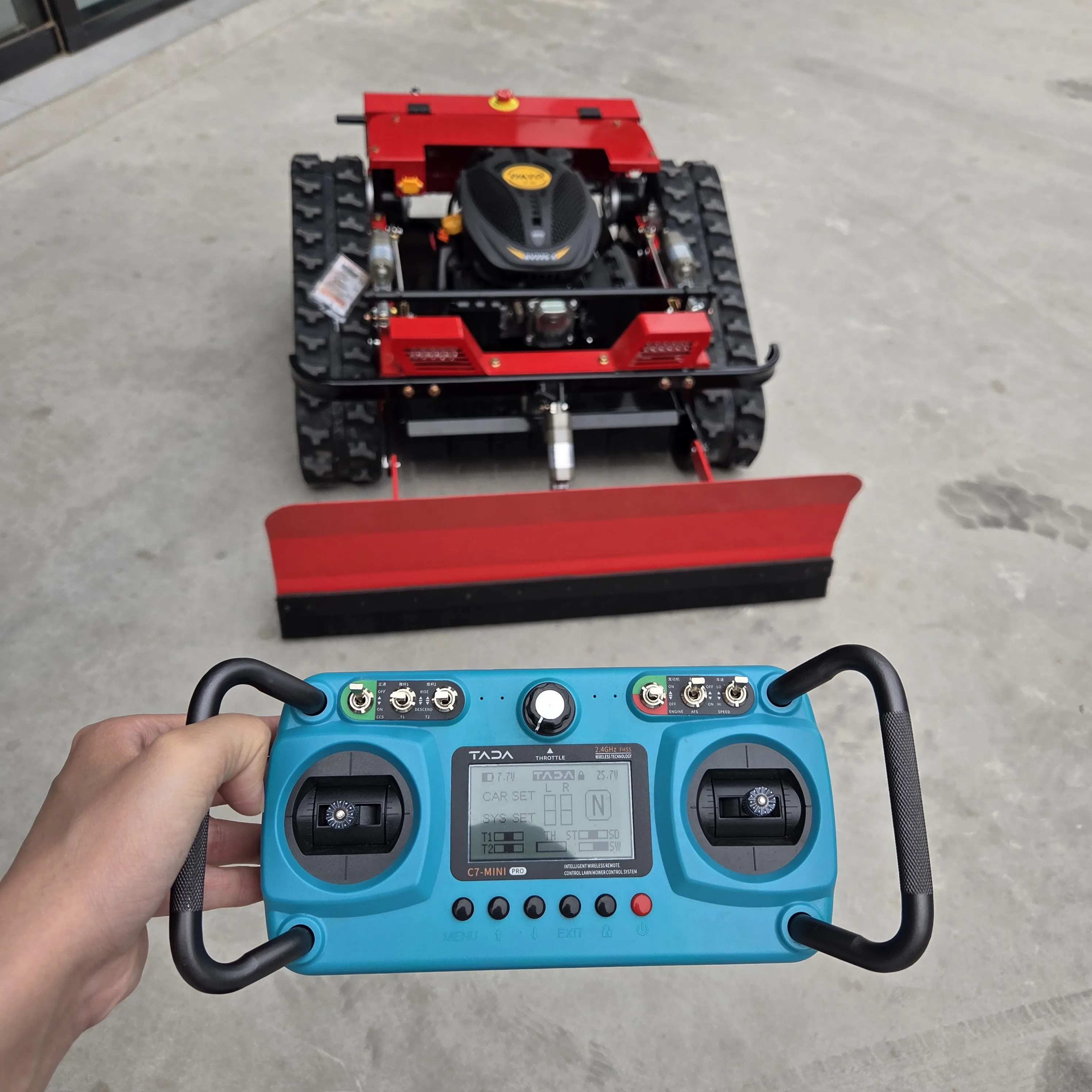 ZNW-500 All New Upgraded Mini Tracked Remote Lawn Mower With Snow Shovel Attachment 500W Brushless Motor All Terrain Agricultura view 5