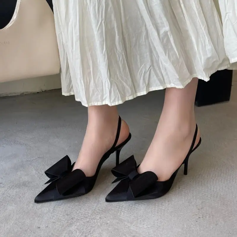 burgundy dress blonde hair L'INTERVALLE Miltonia Women's Low-Heel Slingbacks Black/Burgundy Patent