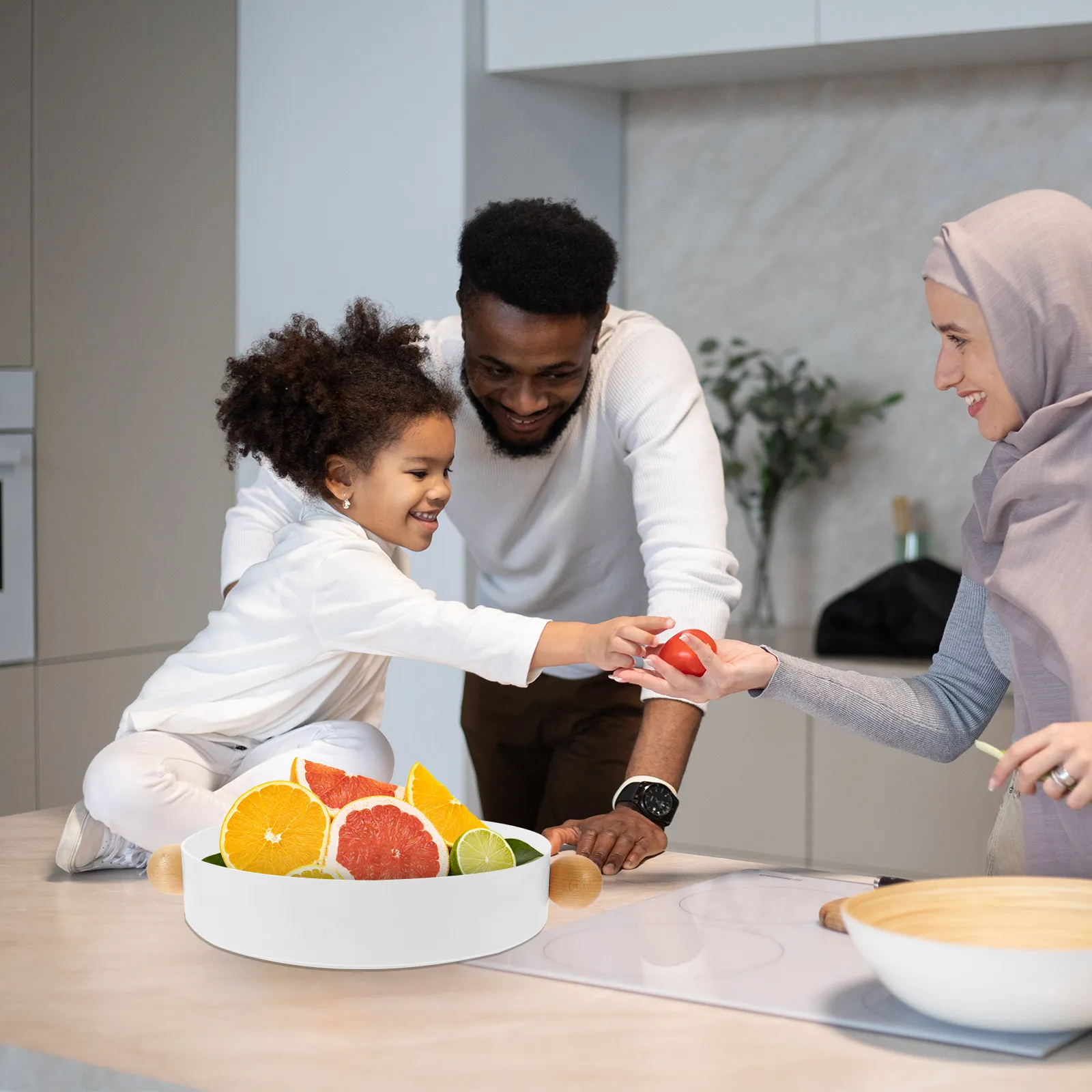 

Круглая тарелка для фруктов и закусок с ручкой-шаром, многофункциональная, с дренажным дизайном, элегантная декоративная тарелка для дома