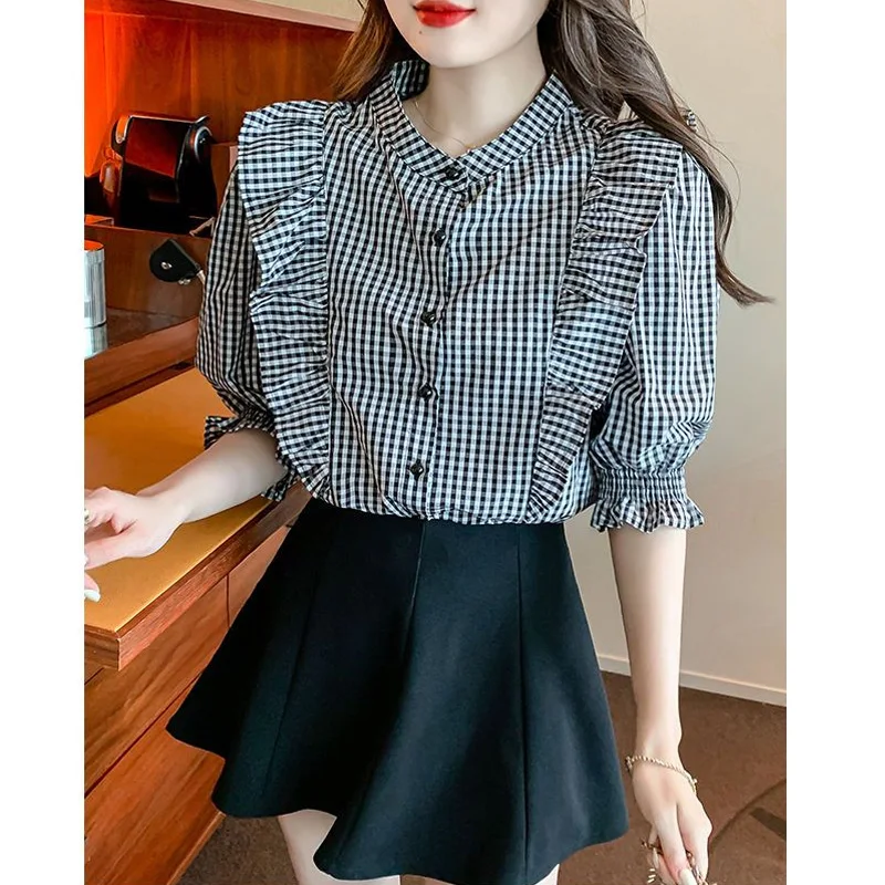 2023 neue Sommer modische Pendeln einfache Rundhals ausschnitt Western Plaid Print lose Vintage Hong Kong Stil Rüschen Rand Shirt