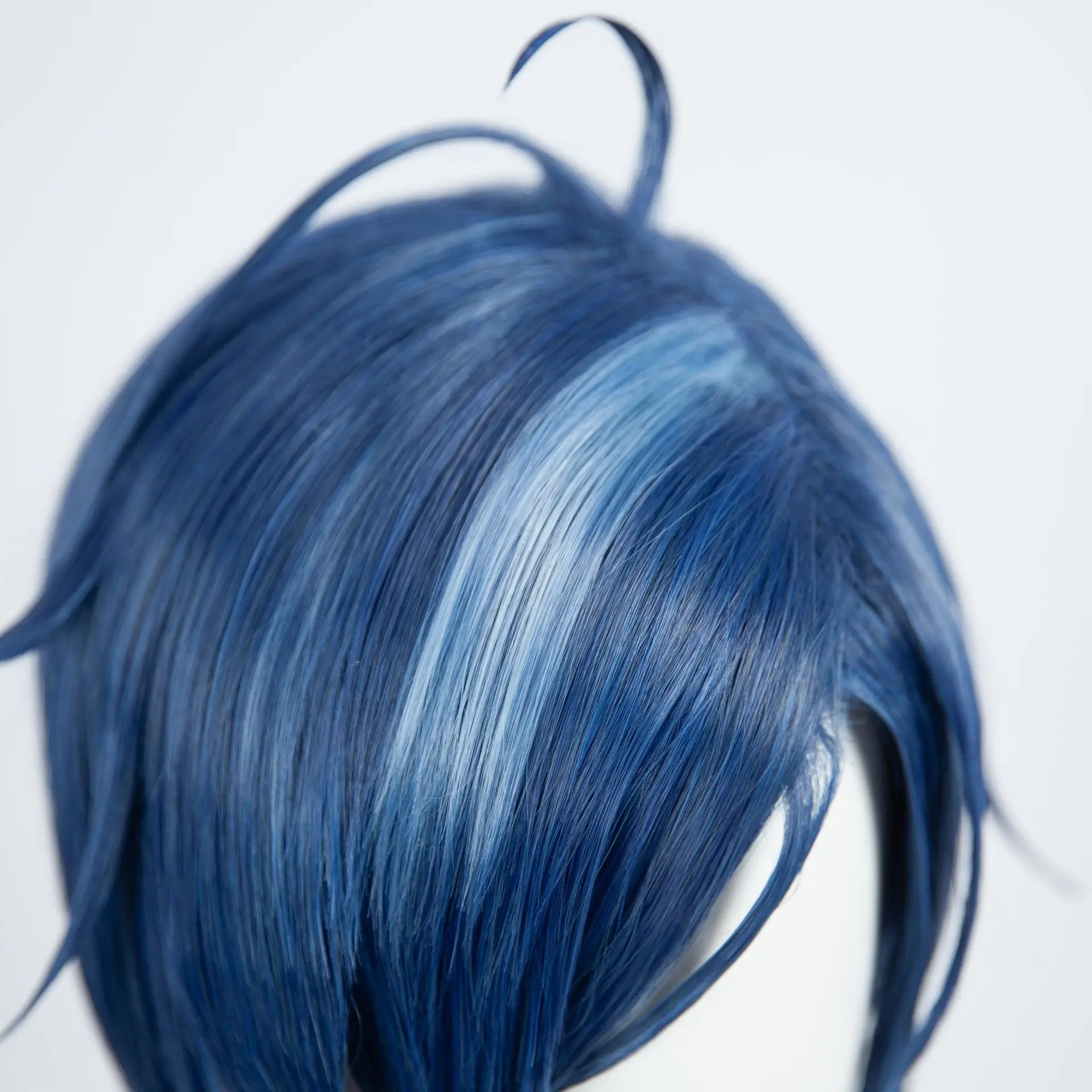 Peluca de cosplay Genshin Impact Kaeya, rosa, rizada, peluca de anime de juego