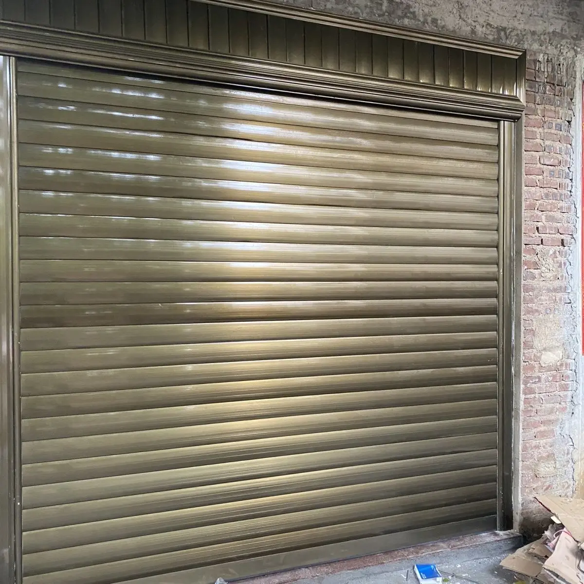 

Champagne aluminum combined rolling gate, 5 keels, thickness 0.6 electric