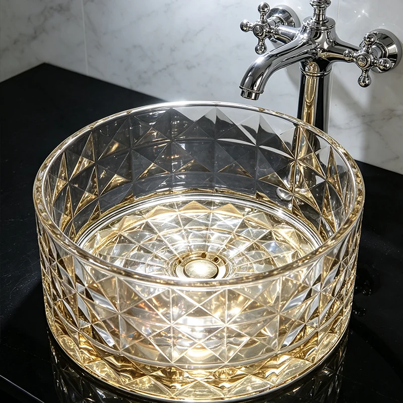 Transparent Glass Countertop Basin with a Gold Base, Featuring a Simple and Elegant Circular Design, with Light Passing through the Basin Body to Reflect Dynamic Light and Shadow, Creating a Rich Atmosphere. the Three-Dimensional Diamond Pattern Design Enhances the Light and Shadow Layers, Making It an Ideal Choice for Modern Bathroom Fixtures, Suitable for Dressing Rooms, Vanity Tables, and Home Bathroom Sinks, and Can Be Matched with Various Decor Styles (Accessories Not Included)