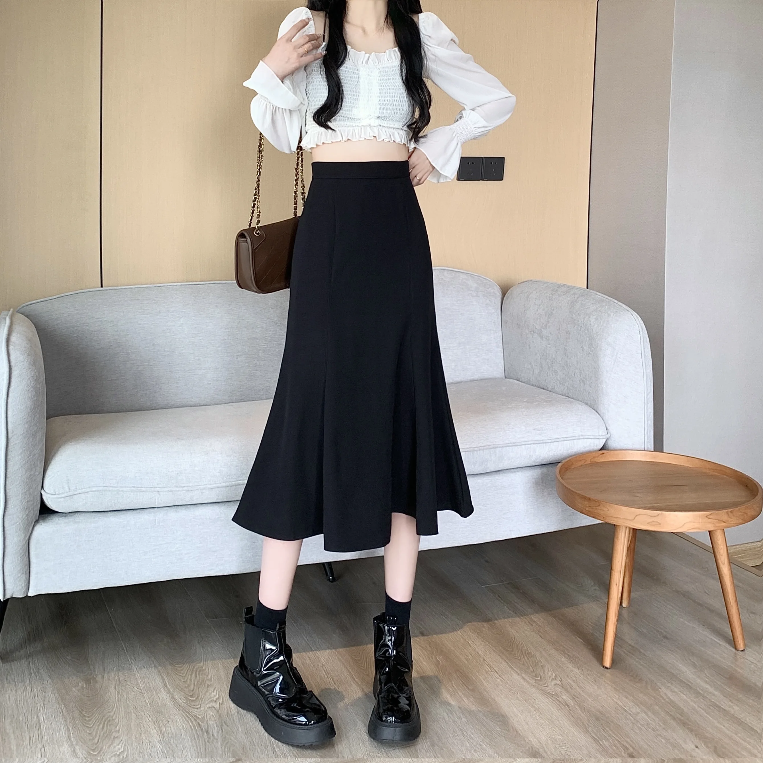 Elastic waist fishtail skirt black