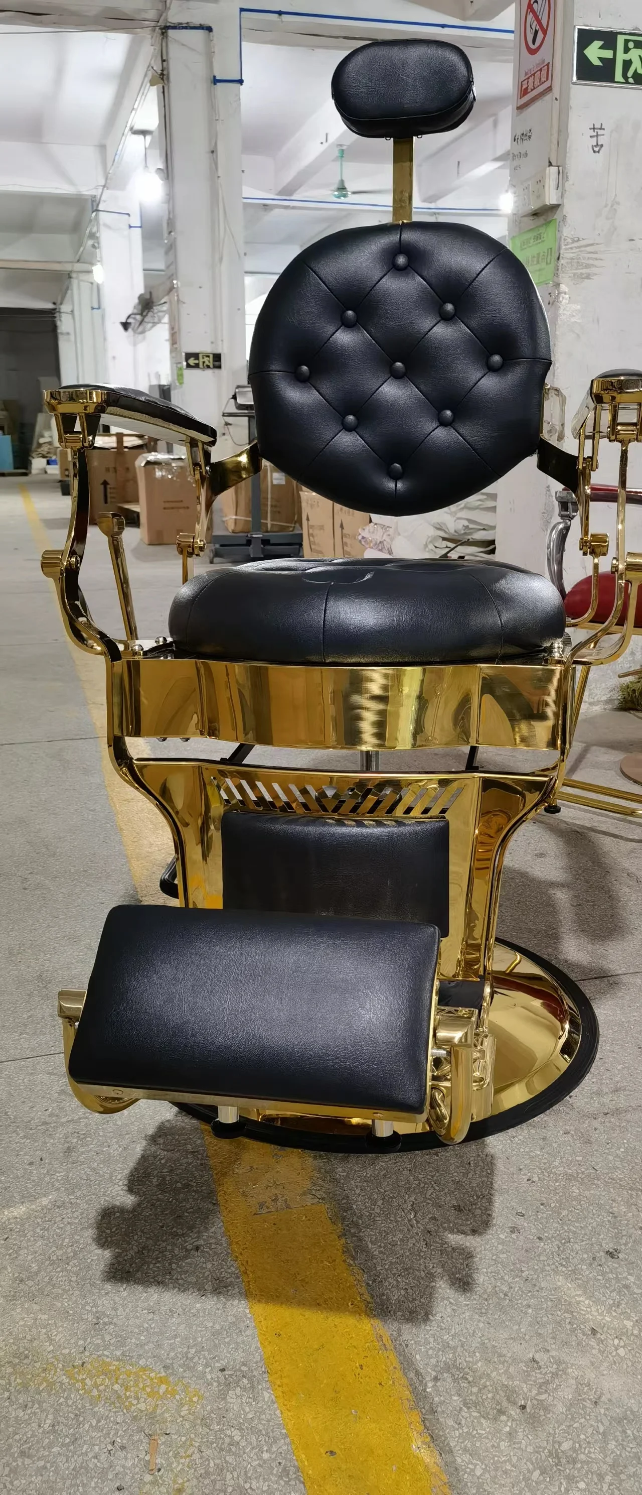 Heavy Duty Gold Barber Chair For Barber Shop Recline Chair For Salon  Can Hold 400kgs Weight