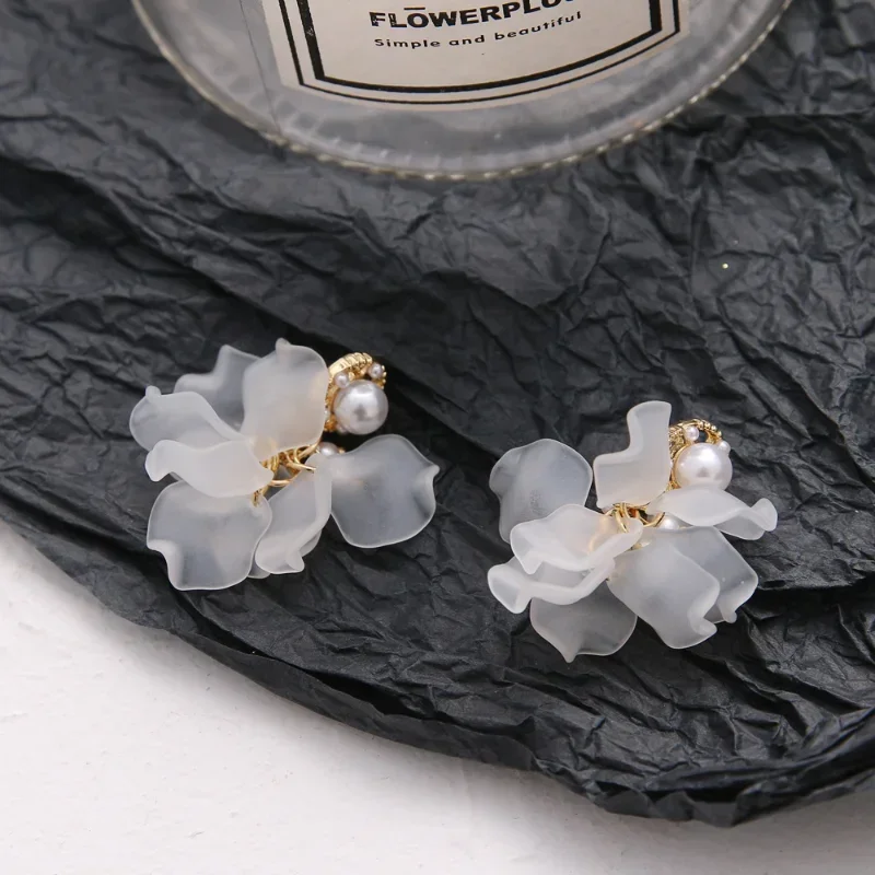 Pendientes colgantes de flores acrílicas blancas para mujer, cadena de borlas de aleación acrílica, pendientes femeninos de cristal, regalos de joyería para fiesta