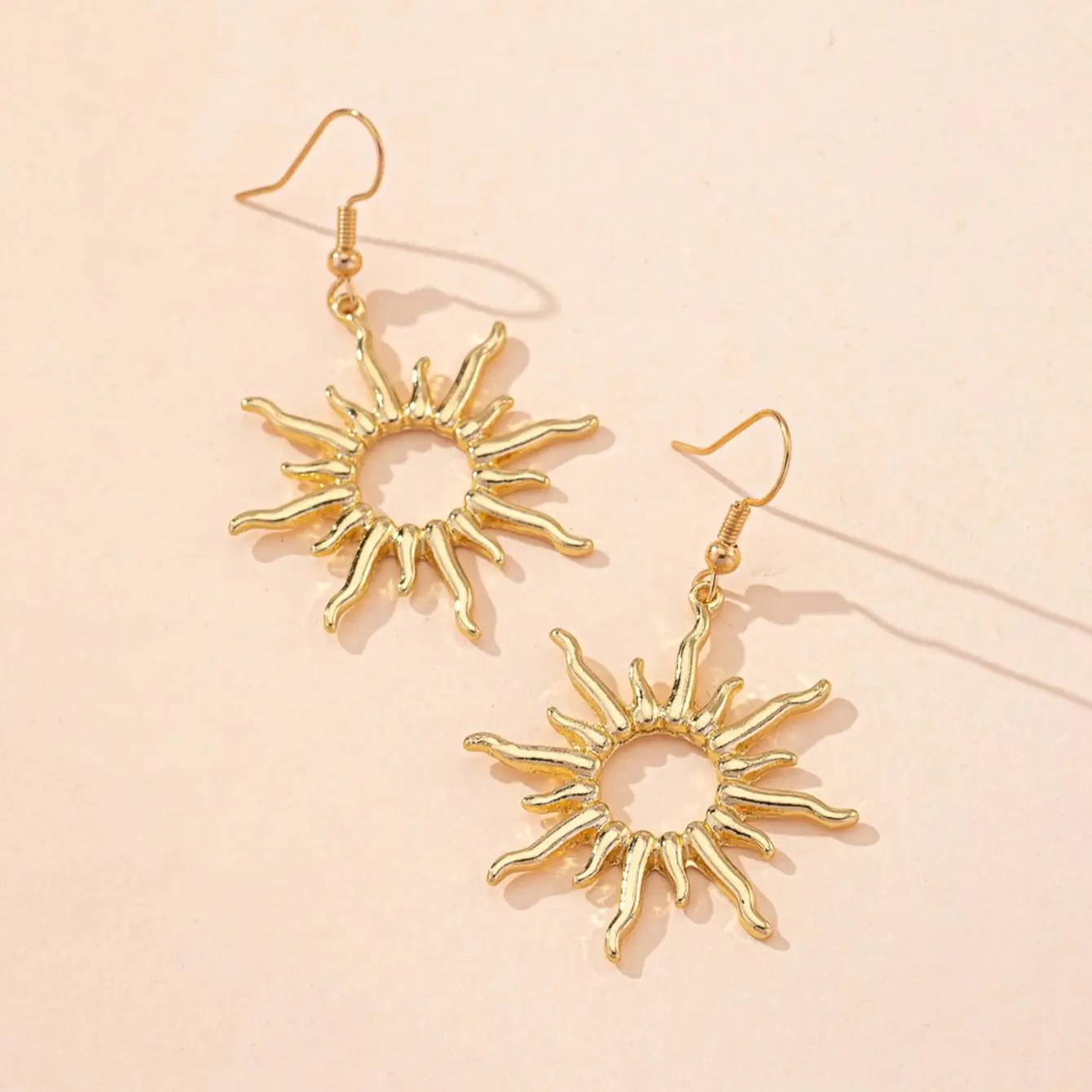 1 Pair of Geometric Fashionable and Elegant Sunflower Earrings