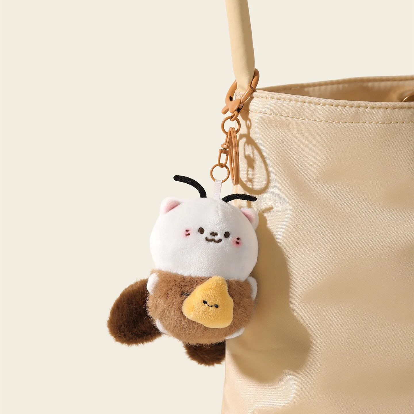 Porte-clés en peluche ailes de cuvette, drôle, pendentif de dessin animé, insecte mignon, sac à dos, pendentif, cadeau d'anniversaire