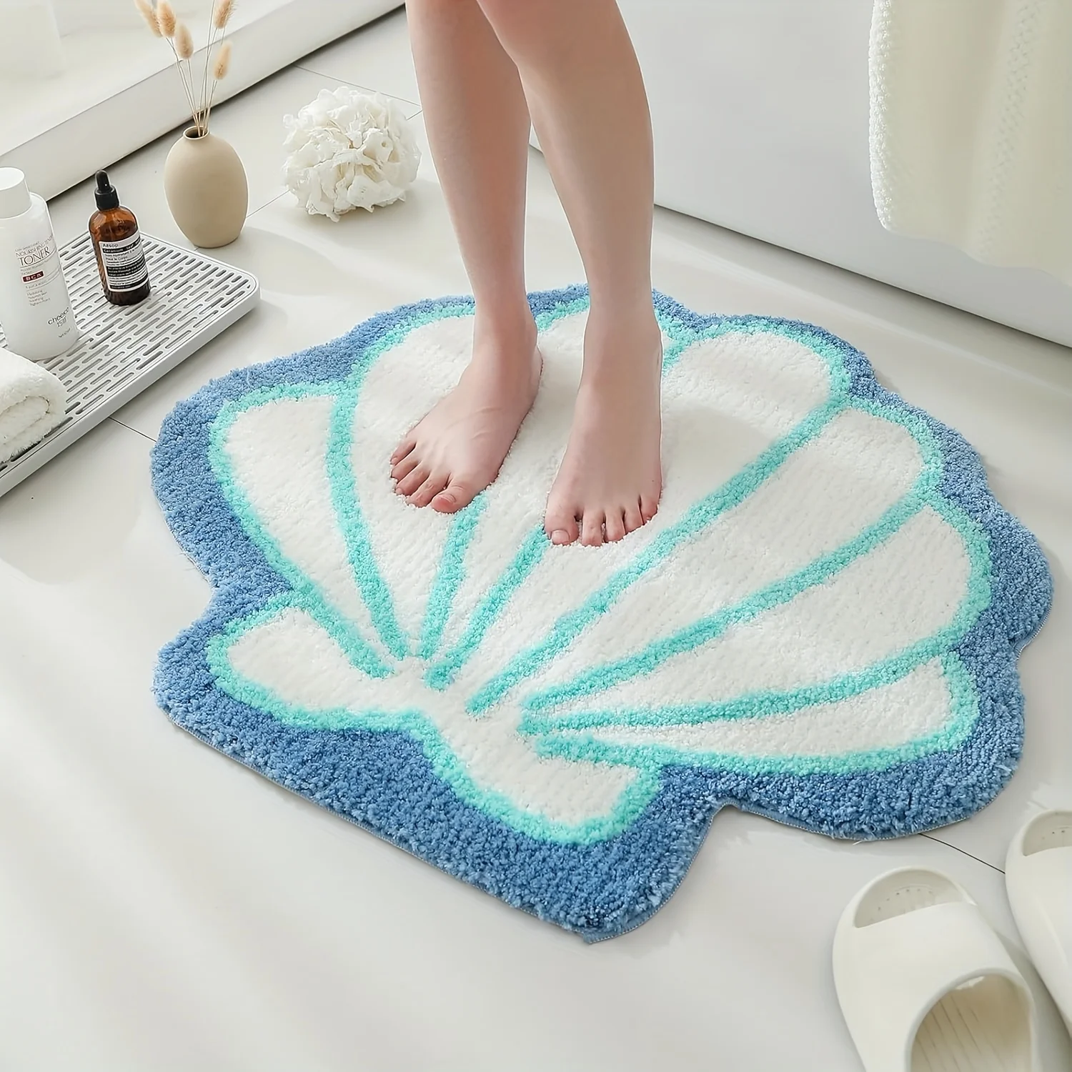 

Non-Slip Bath Mat - Plush Soft Bathroom Rug with Seashell Design, Quick-Dry Absorbent Shower Floor Carpet for Machine Washable