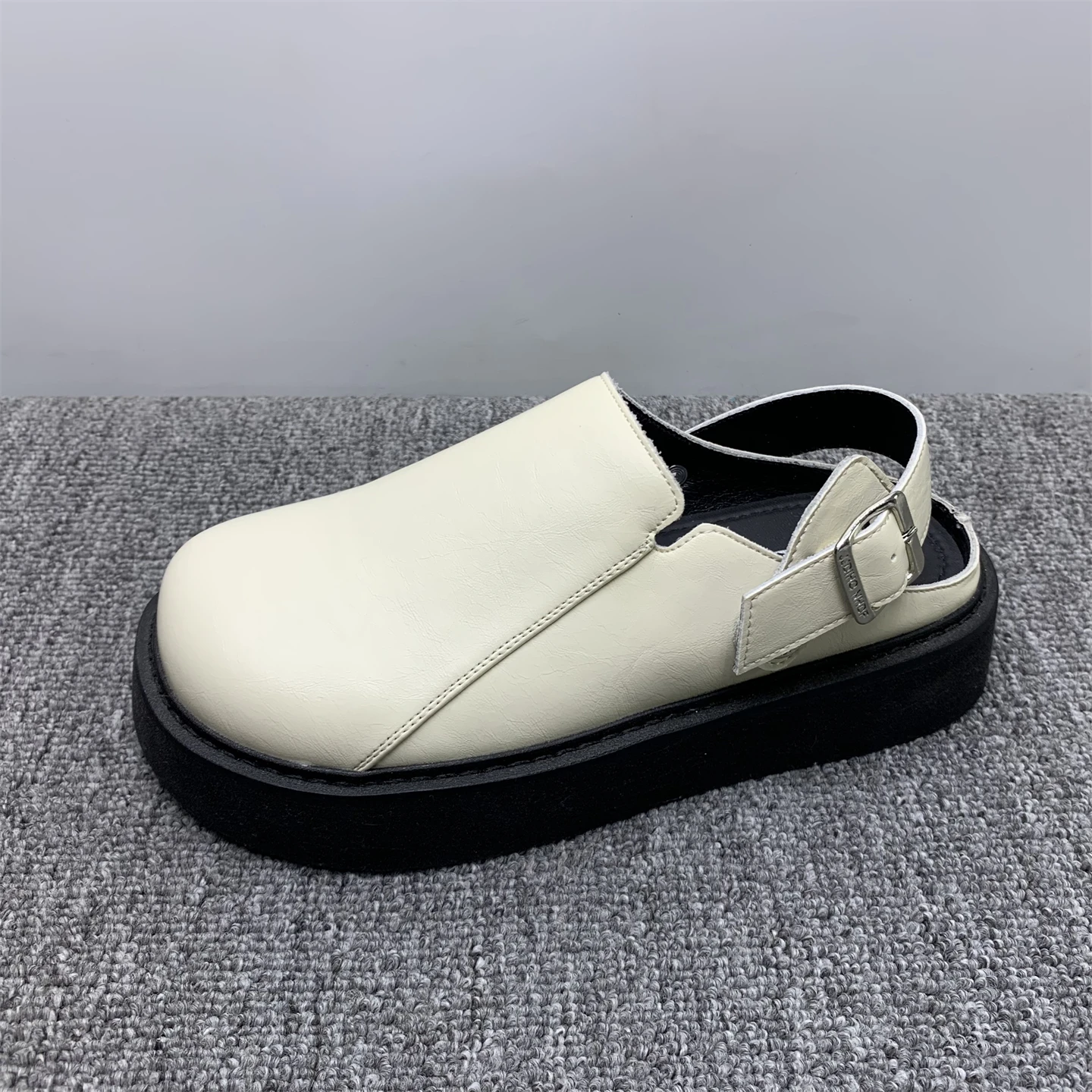 

Women's Outdoor Wear Thi Boted Toe-Covering Slippers mid Heel Briti Sle Lazy Mules Summer Season Synthetic Leather