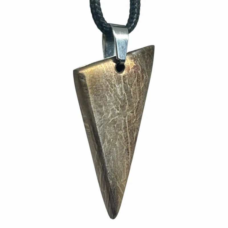 9gMuonionalusta Iron Meteorite Arrowhead Pendant Classic Widmanstätten Pattern Heat Colored Collectible Meteorite Jewelry-LK273