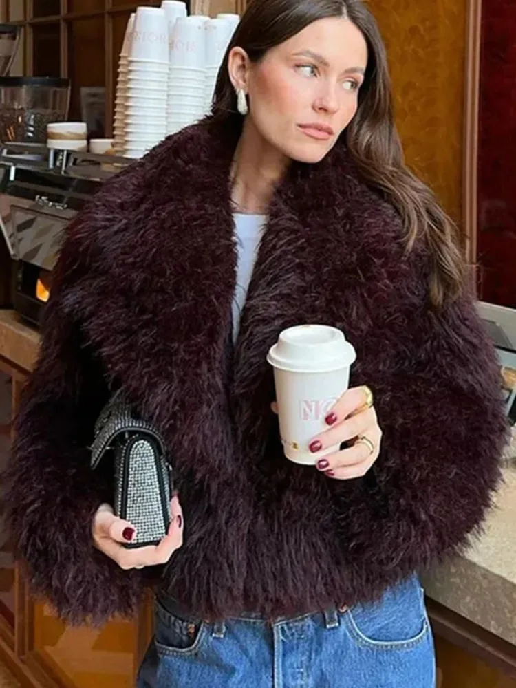 Luksusowa kurtka damska ZMEENNA z imitacji futra w kolorze bordowym, o puszystej fakturze, stylowa i ciepła odzież wierzchnia idealna na zimę ZM4107