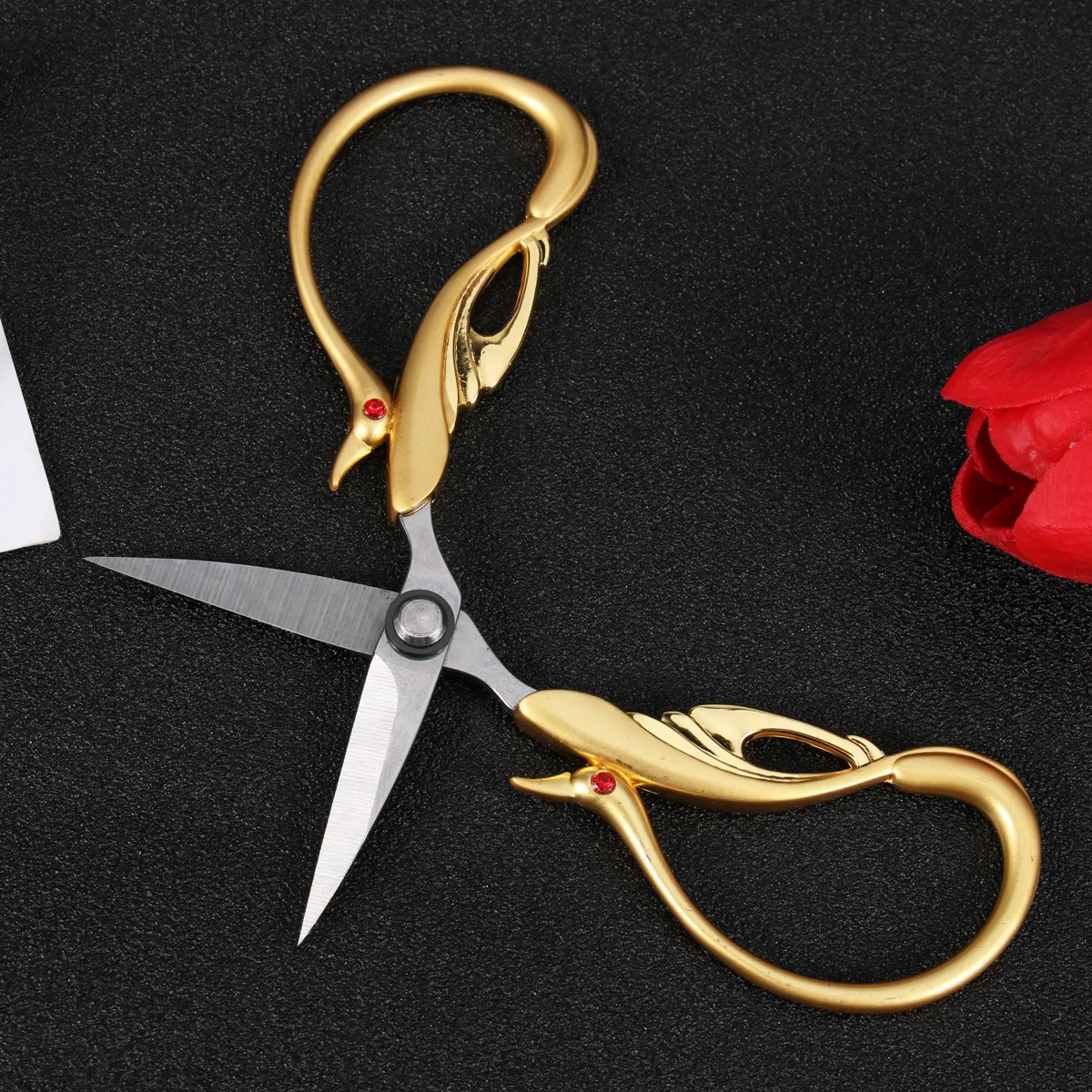 

Vintage Stainless Steel Scissors for Embroidery Sewing Craft Elegant Swan Design Comfortable Handles Durable High-Efficiency