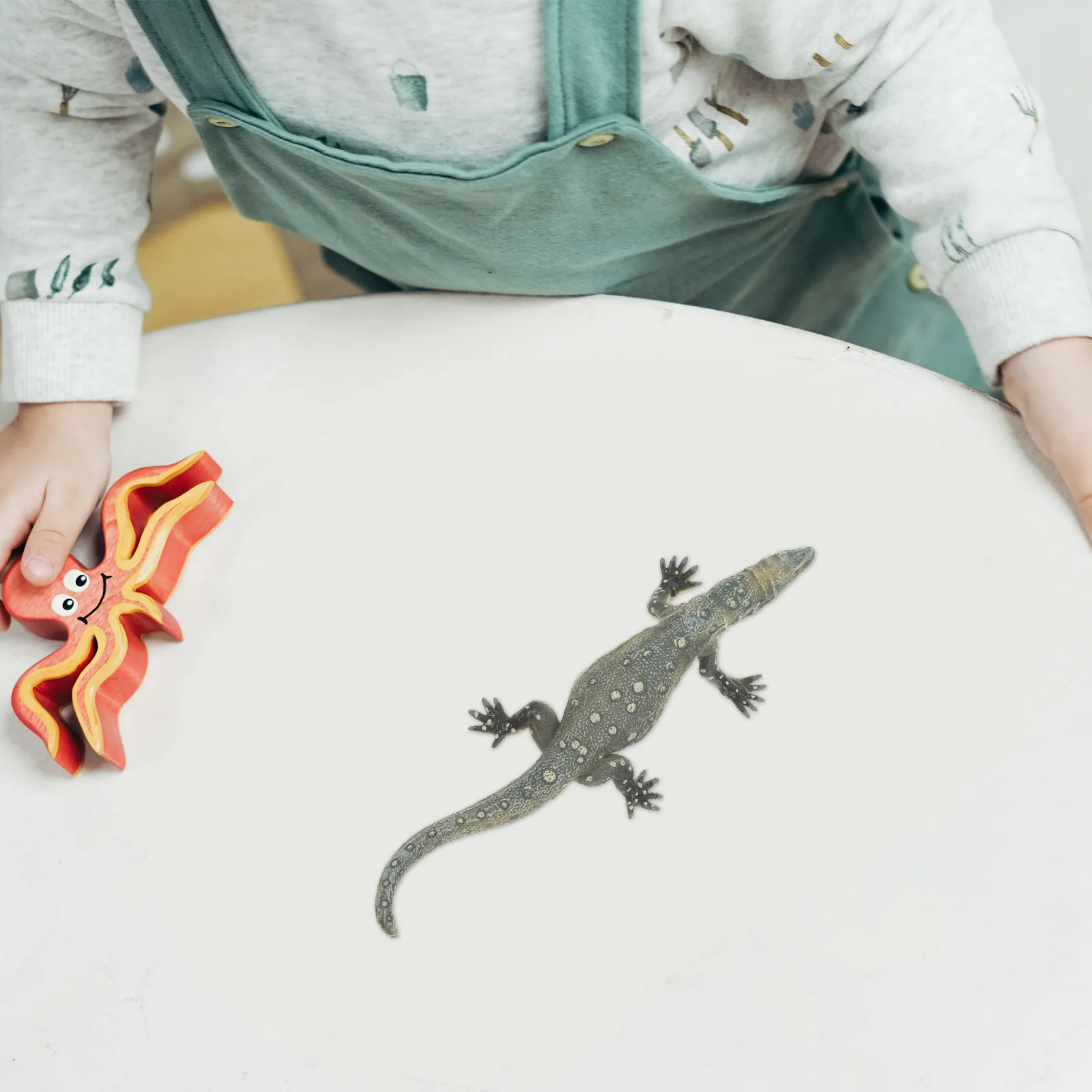 

Реалистичная фигурка ящерицы-монитора с пятнами, пластиковая имитация животного, украшение для класса, дома, офиса, развивающая игрушка для детей