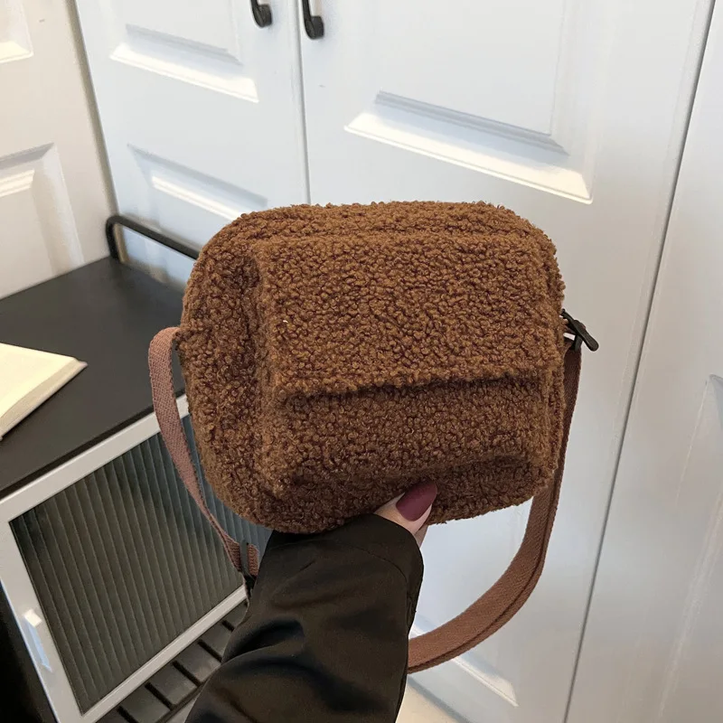 2022ใหม่ผ้ากำมะหยี่ผู้หญิงไหล่ Crossbody กระเป๋าแฟชั่นขนาดเล็ก Lambs ขนสัตว์ขนสัตว์ฤดูหนาวหญิงกระเป๋าถือกระเป๋าถือ