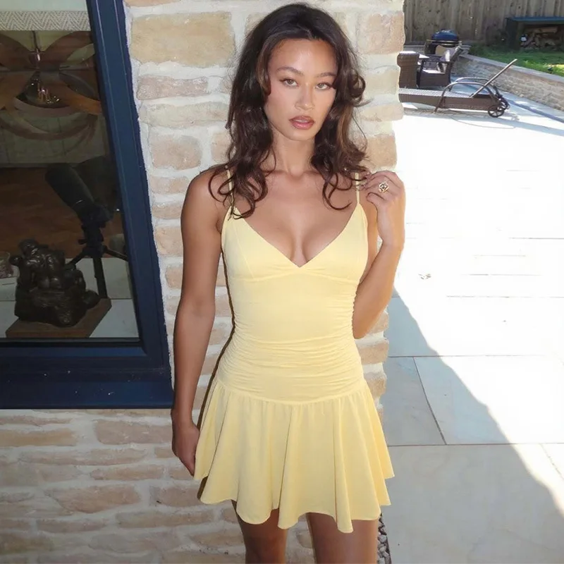 เดรสสายเดี่ยวทรงเจ้าหญิงสั้นเข้ารูป สไตล์ยุโรปและอเมริกา คอลเลคชั่นใหม่ซัมเมอร์ 2025 ดีไซน์เซ็กซี่ คอวี สีพื้น เรียบหรู สดใส