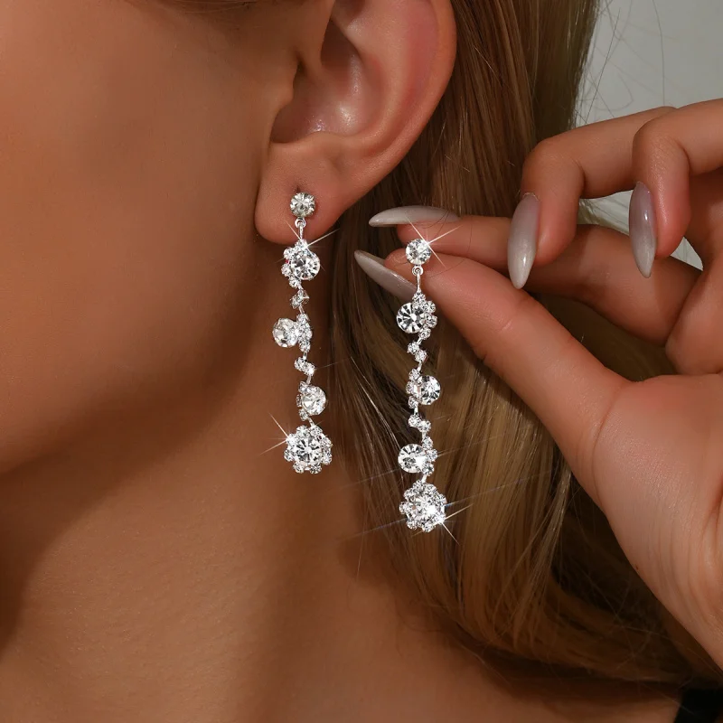 

European and American New Luxury Flower Super Shiny Rhinestone Earrings Niche Design High-end Sense Elegant Versatile Stud Earri