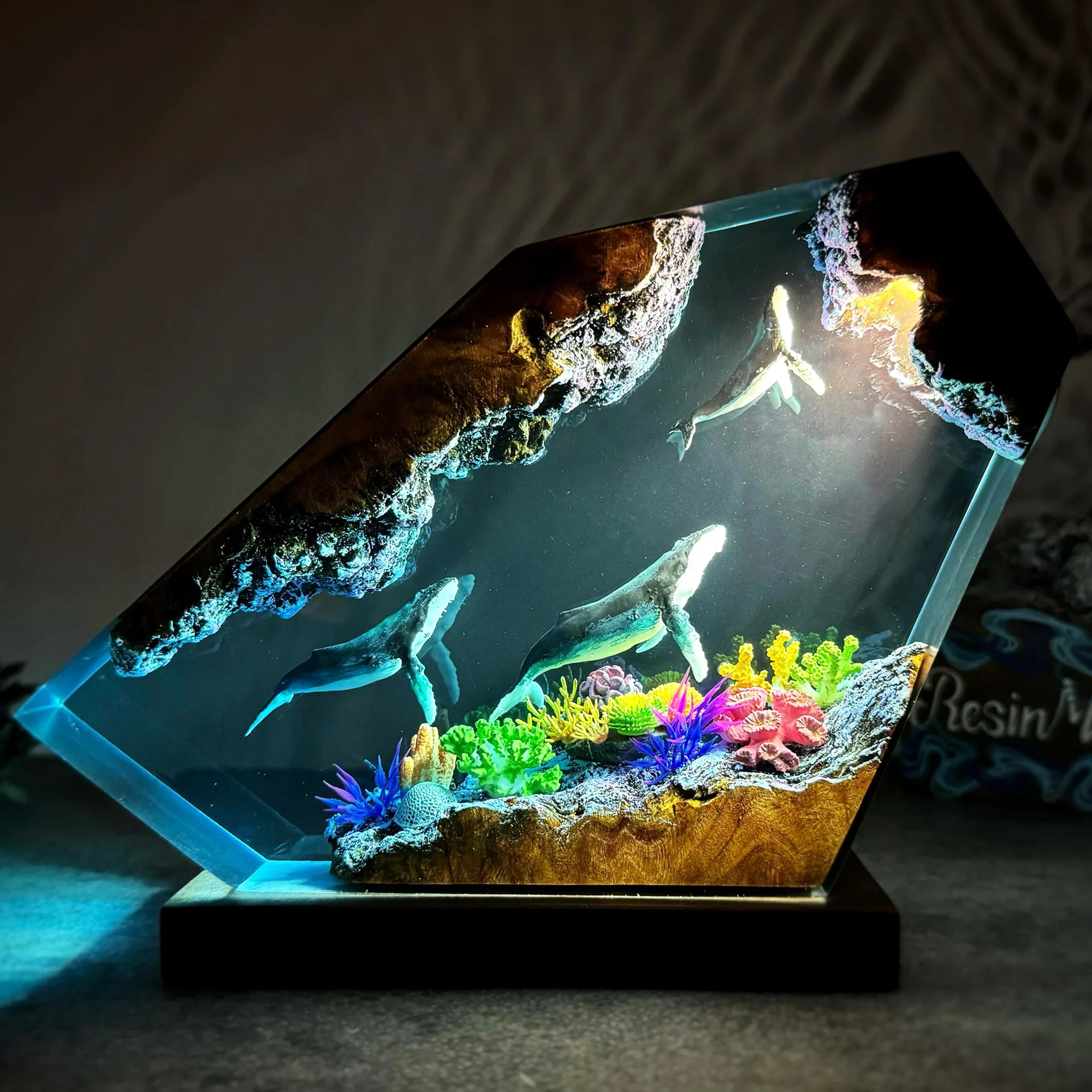 

Humpback Whale Resin Lamp Creative Art Desktop Ornament Night Light Ocean Landscape Decoration Model Table Lamp USB Charing