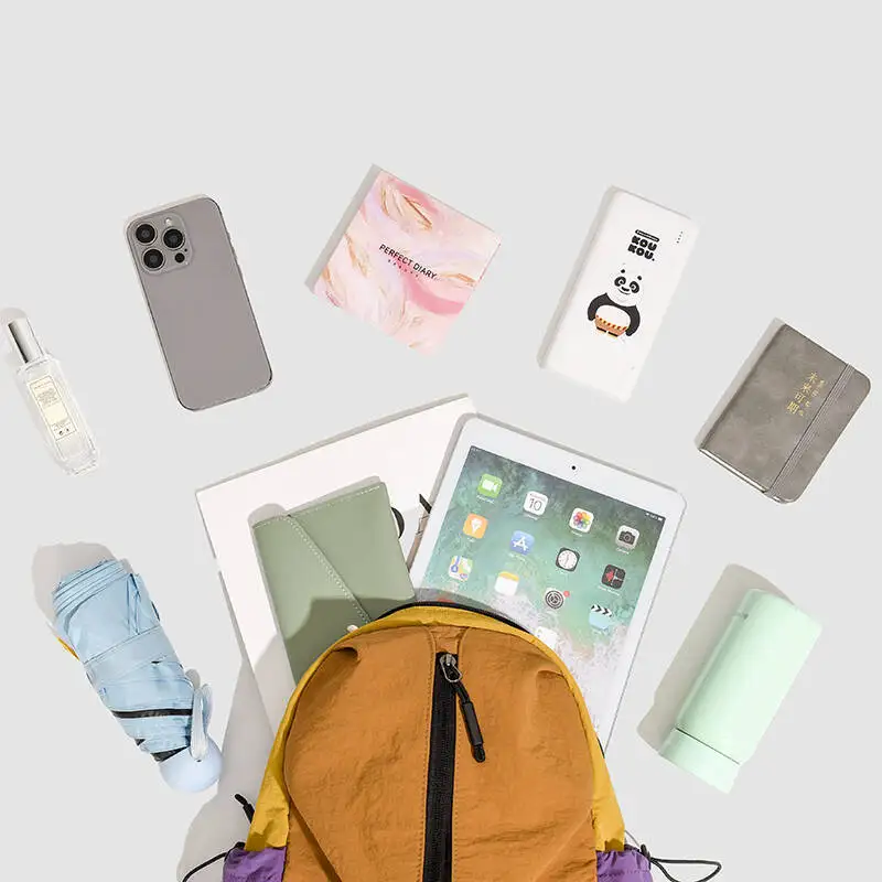 حقيبة ظهر صغيرة خفيفة الوزن للمشي لمسافات طويلة مع جيوب متعددة للرجال والنساء منقوشة مقاومة للماء كاجوال للمشي لمسافات طويلة في النهار للبالغين