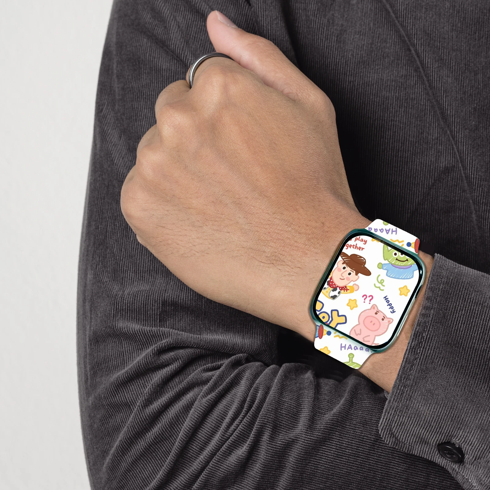 Ремешок силиконовый для Apple Watch 9 8 7 SE, сменный спортивный браслет с принтом «История игрушек» Disney для iWatch, 45 мм 44 мм 42 мм 41 мм