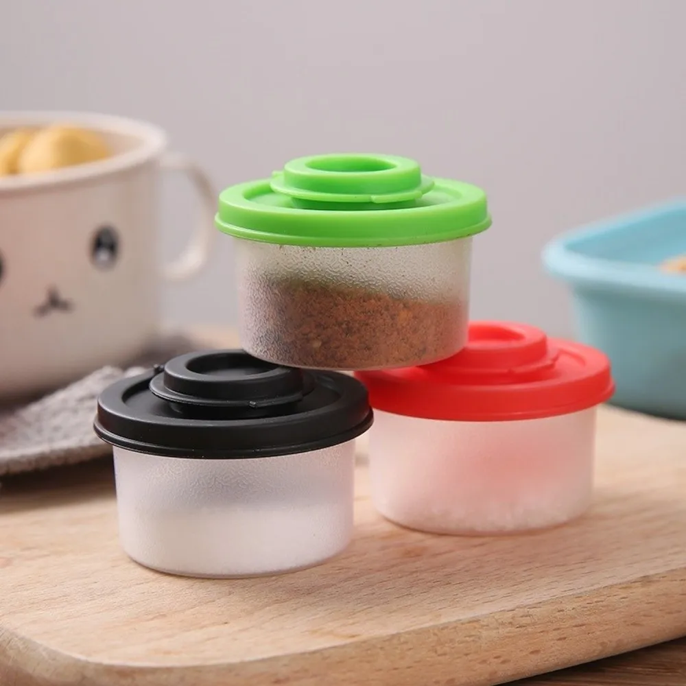 New Kitchen Salt and Pepper Spice Shaker Mini Plastic Spice Container Dustproof Insect-proof Seasoning Tools Salt Pepper Sugar