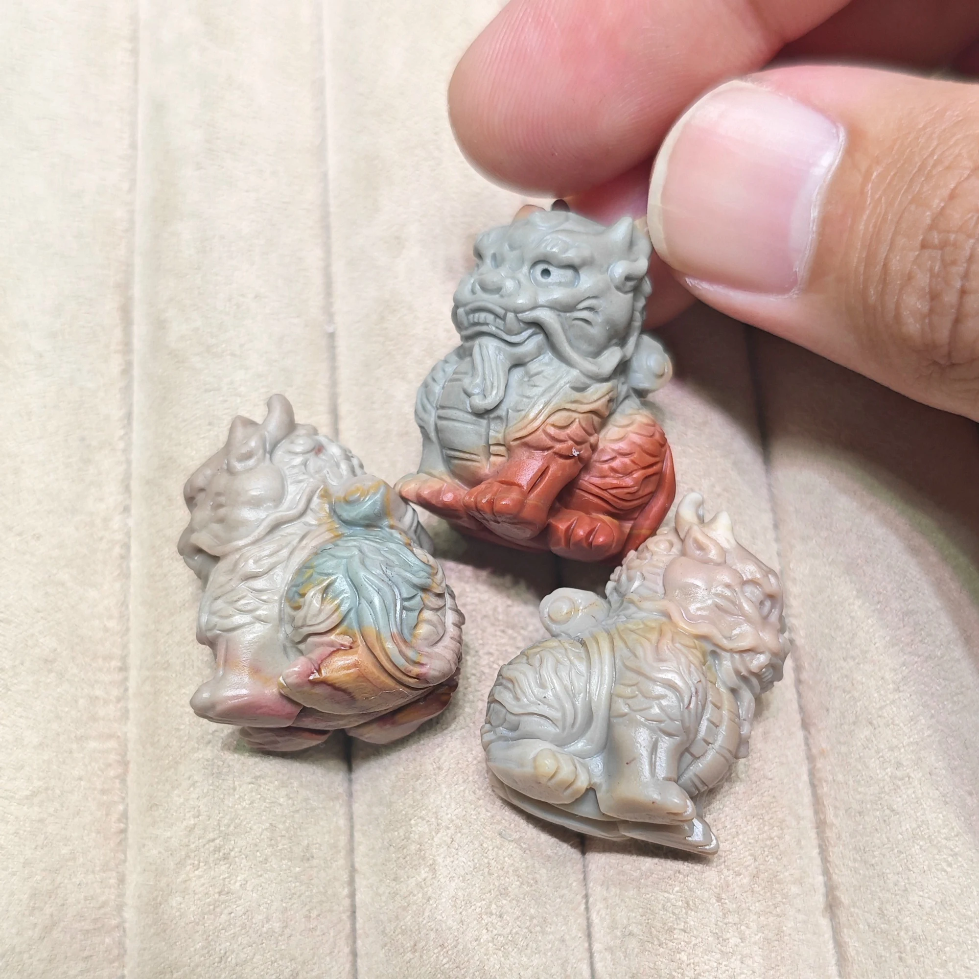 Natuurlijke Alashan Agaat Mythisch Beest Qilin Beeldje Edelsteen Snijwerk Kristal Figuur Esthetisch Bureau Ornament Cadeau