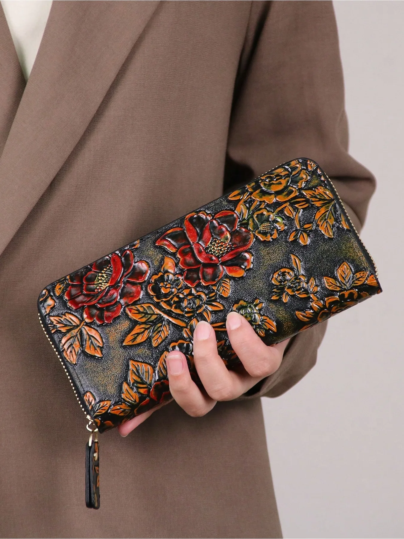 

European and American retro embossed floral handbag with multicolor python pattern for middle-aged ladies