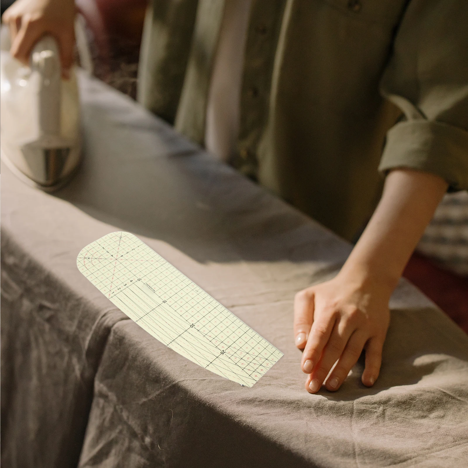 

Iron Ironing Ruler Hemming for Sewing Heat Resistant Neckline Stitching Hot Plastic Tool Multifunctional Hemmer Guide
