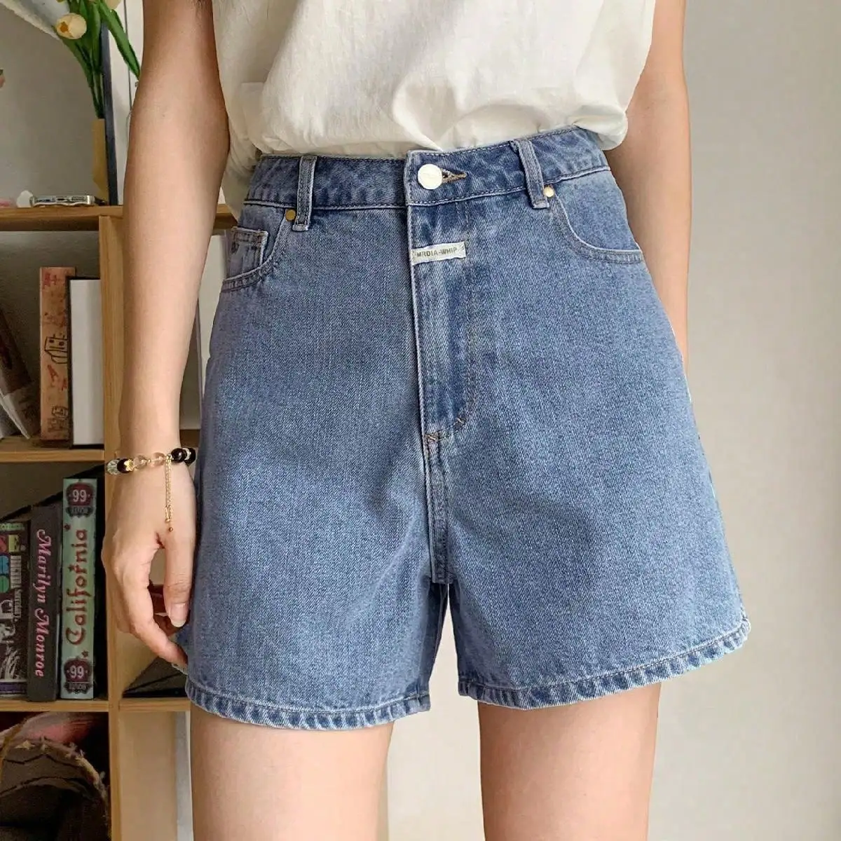 Korean Chic Summer High-Waisted Denim Shorts for Small Women, Casual and Versatile A-Line Wide-Leg Hot Pants