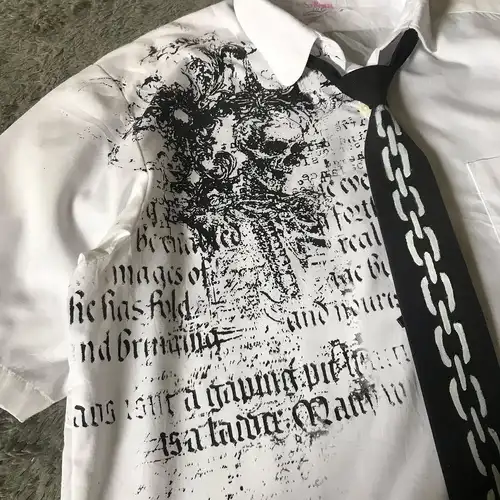 Imagen 2 del producto Camiseta blanca Y2K con estampado de letras para hombre, camiseta Retro Harajuku con estampado de calavera y escritura sagrada, Tops góticos de manga corta a la moda