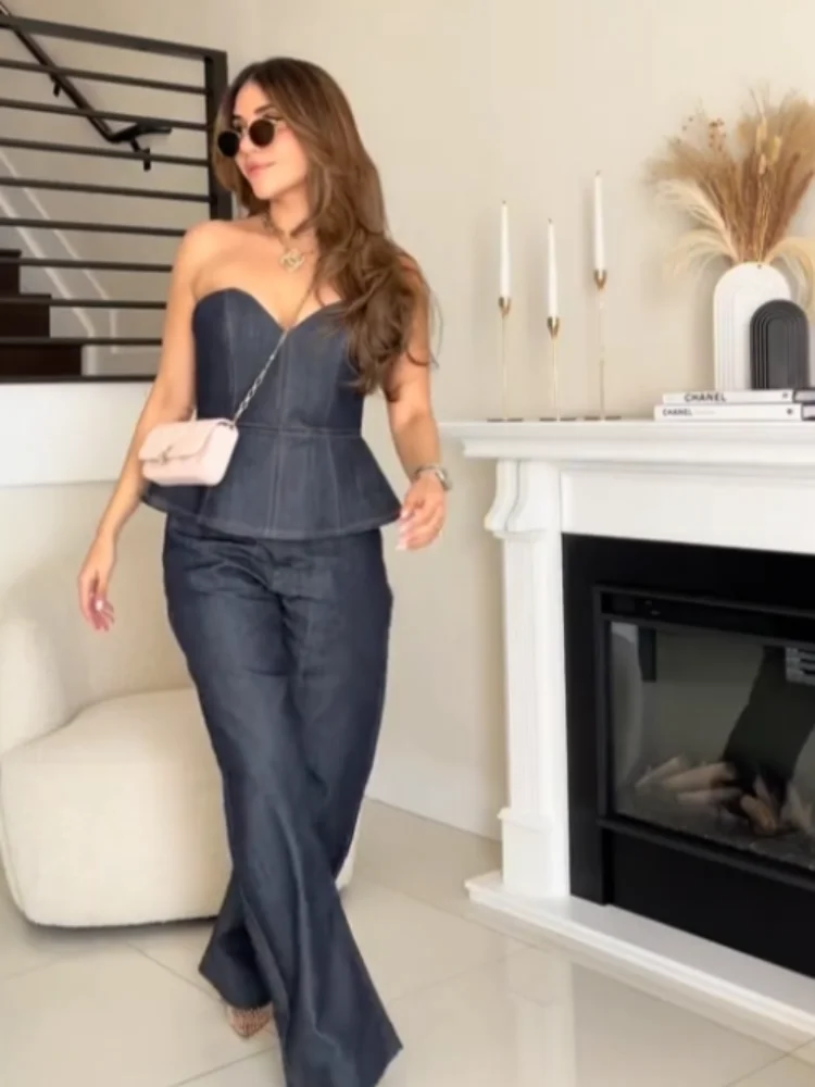 Denim damespakset met diepe V-corsetblazer en broek met wijde pijpen, stijlvol voor stedelijke mode en formele gelegenheden