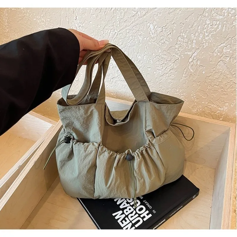 CEEKAY Solid Wrinkle Tragetasche mit Kordelzug, seitlicher elastischer Verschluss, breiter Stoffriemen, für Damen, Alltag, Schule, große lässige Schultertasche – Detail 4