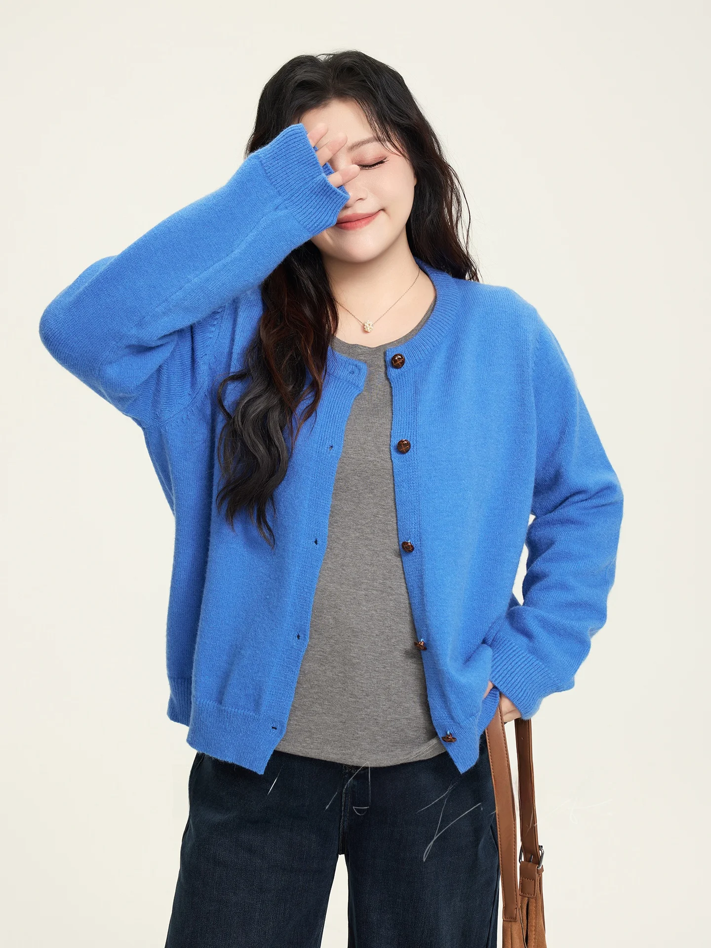 

Мягкий женский свитер-кардиган больших размеров с круглым вырезом, однотонный, свободного кроя, в корейском стиле, осенне-зимняя новинка