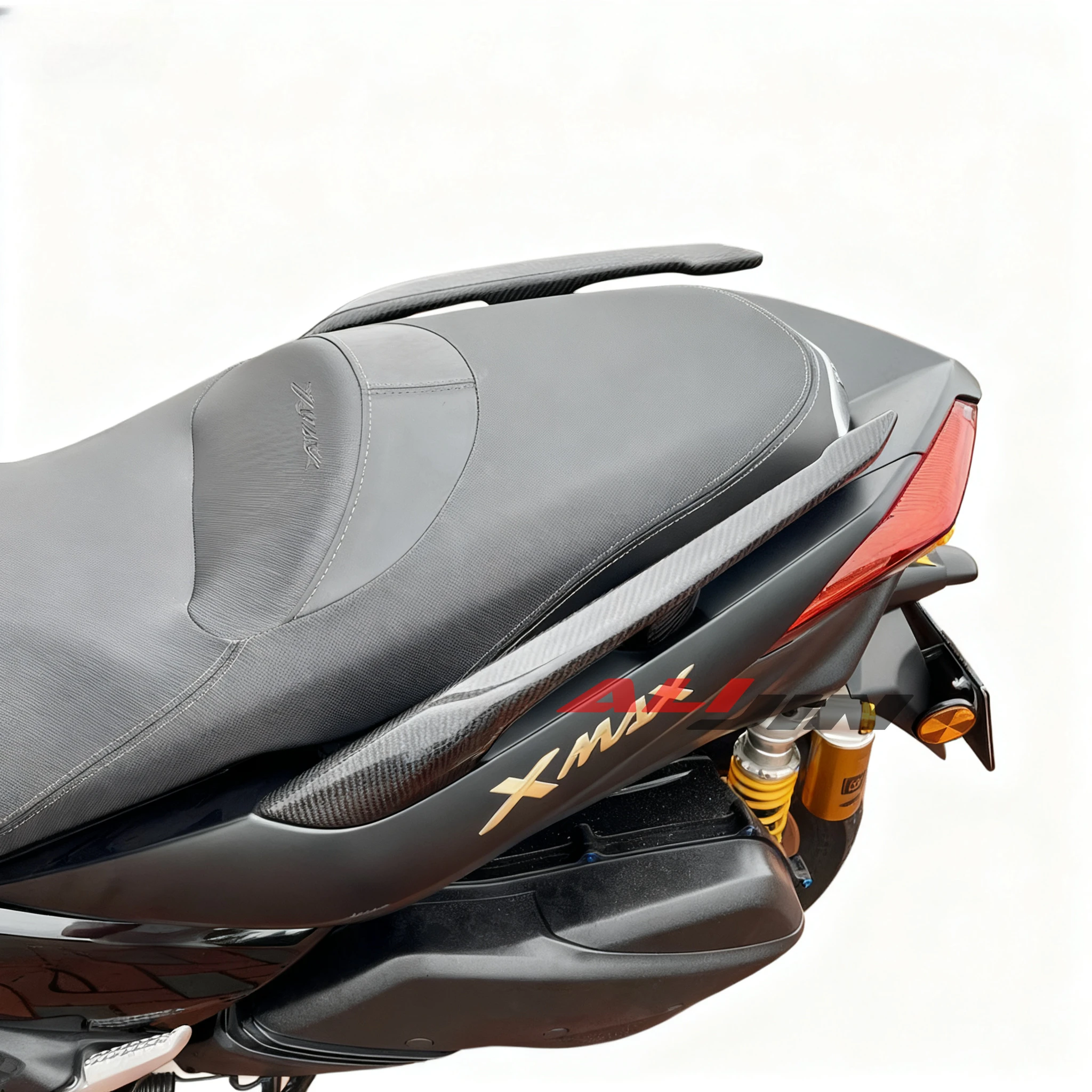 Real Carbon fiber For YAMAHA Xmax 300 Xmax300 2023 2024 2025 Rear Handle Grip Motorcycle Passenger Holder Grab Bar Rail Fairing