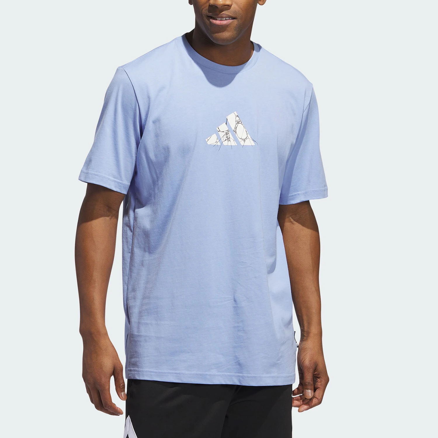 تي شيرت أديداس أصلي جديد للرجال من ميتشل لكرة السلة بأكمام قصيرة IW7845