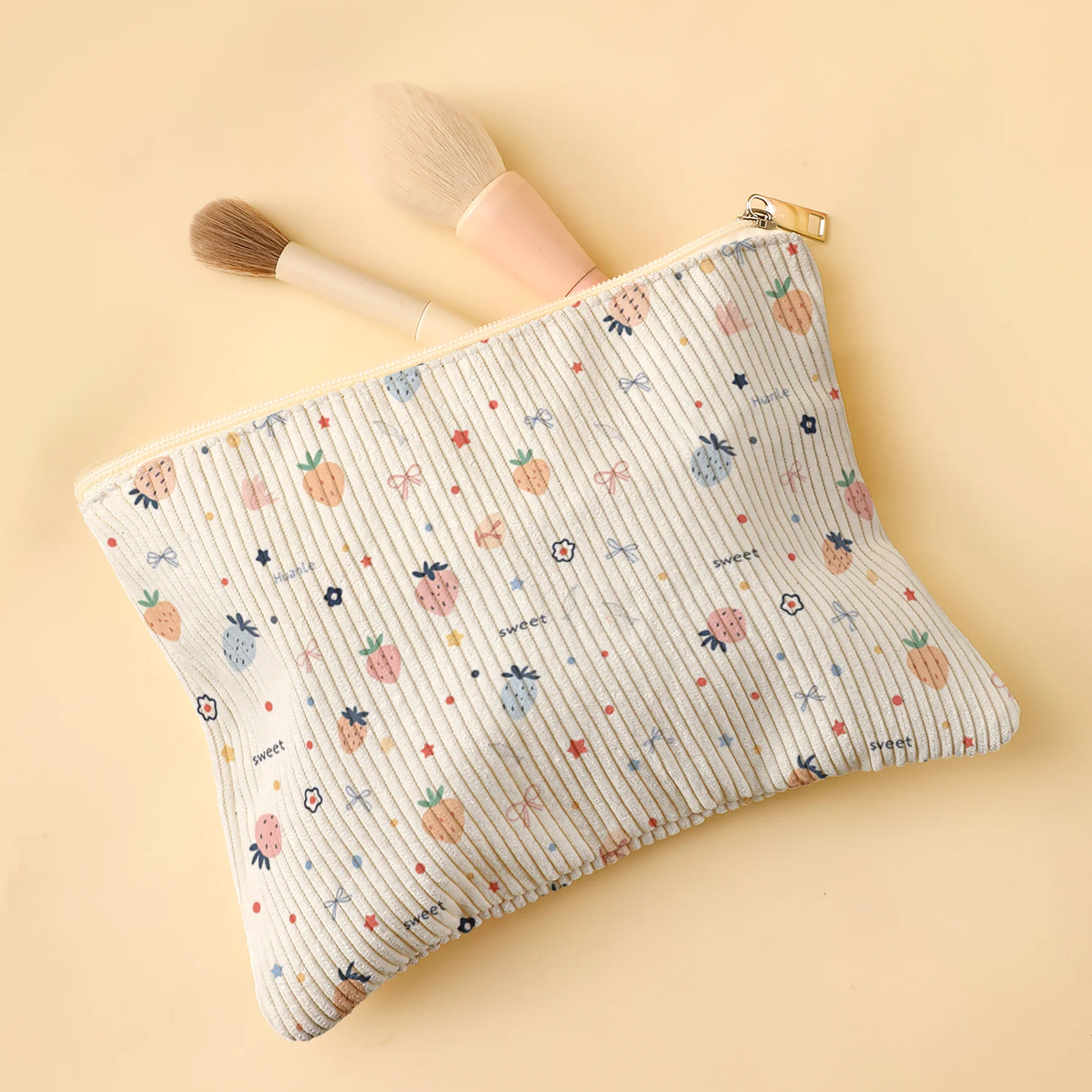 Makeup Bag Large Capacity Makeup Bag Strawberry Pattern 2D Print And Smooth Zipper | Fits Foundation/Eyeshadow Palette/Lipstick