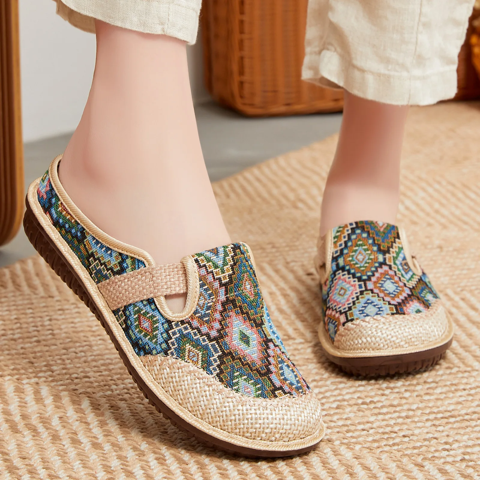 2026 New Ethnic Style Half Slippers For Women Linen Closed Toe Soft Sole Casual Shoes Traditional Beijing Cloth Shoes Style