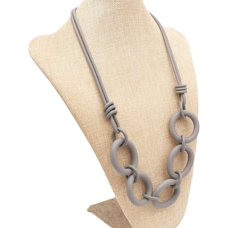 UKEBAY Minimalistische Halskette mit Kreisanhänger aus Gummi für Damen, Gothic-Schmuck, leichtes Modeaccessoire, Geschenk, Halskette für den täglichen Gebrauch – Detail 11