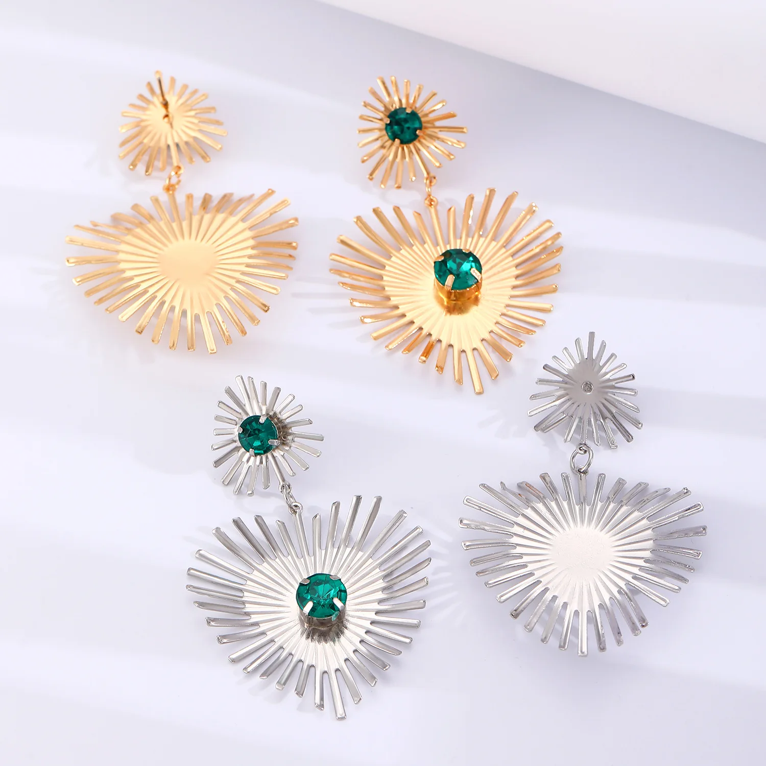 Green Rhinestone Inlaid Big Metal Drop Earrings Women\'s Exaggerated Sunflower Heart Pendant Modern Trend Statement Ear Jewelry