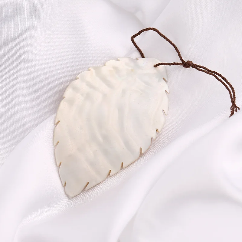 

Natutal Stones Accessories Shell with Pearl Carved Leaf Peadant for Necklace - Beads Jewellery Making Handmade Accessories